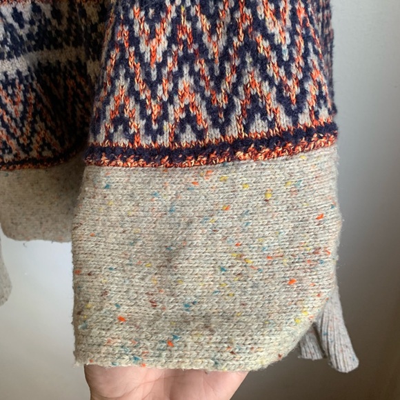 Sleeping on Snow Poncho Sweater with Sleeve, M/L - Picture 3 of 5